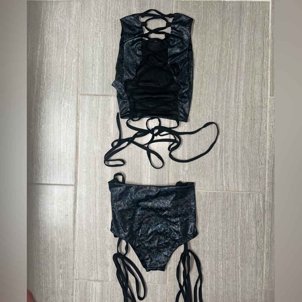 Stylish Black Two-Piece Women's Outfit - Picture 2 of 5